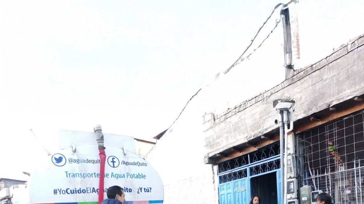 En el sur de Quito también hubo cortes de agua. Tanqueros llegaron a la zona.