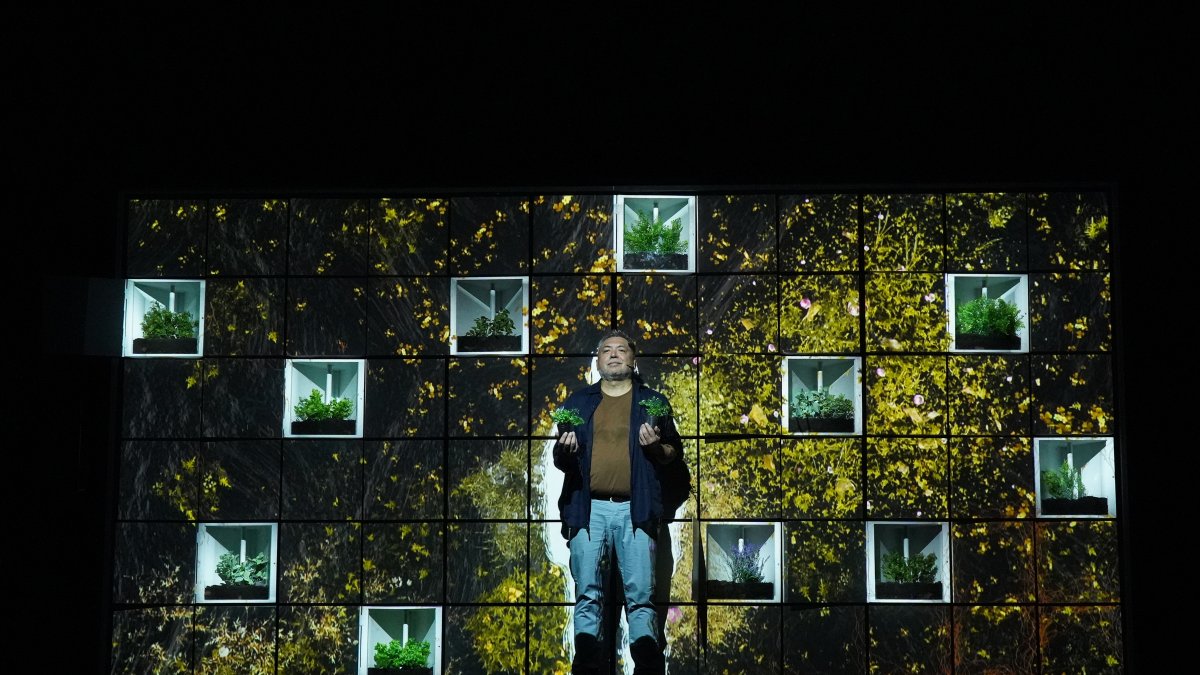 Crisitan Alarcón es periodista, escritor y fundador de Revista Anfibia. En 2022, su novela ’El tercer paraíso’ ganó el Premio Alfaguara.