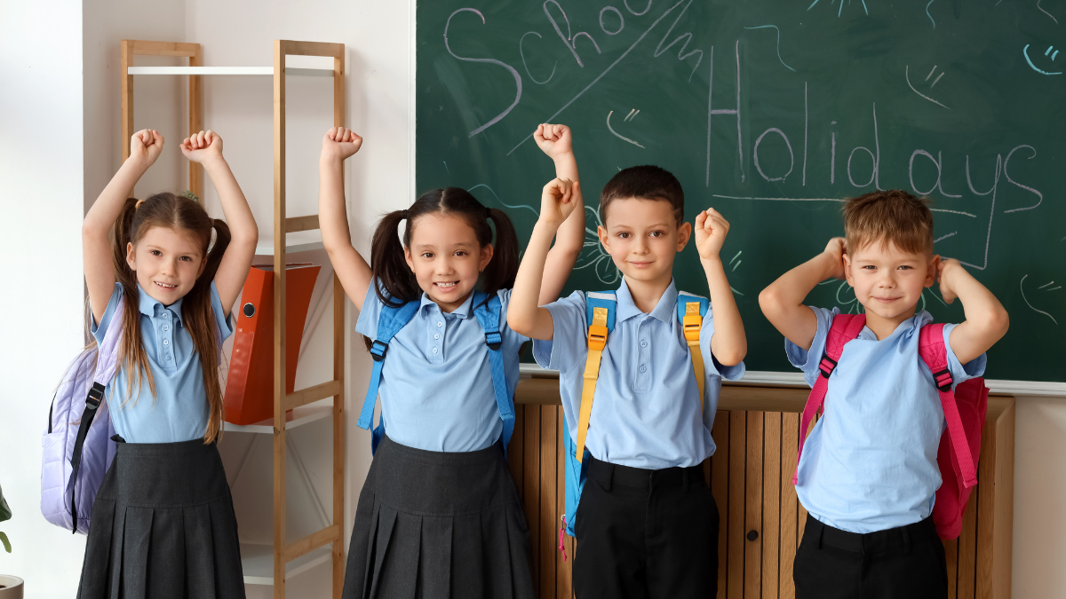 Referencial. Estudiantes del régimen Sierra y Amazonía celebrarán el inicio de sus vacaciones escolares 2025, tras finalizar el año lectivo.