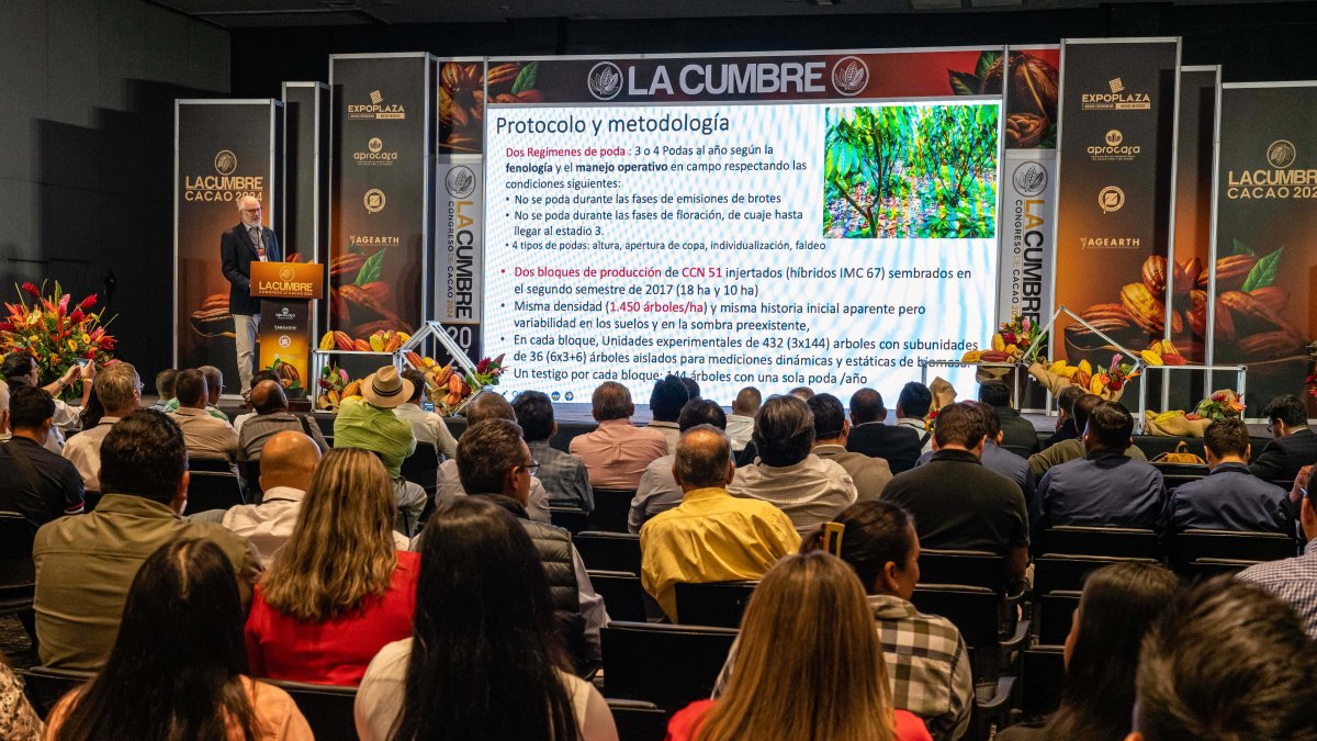 Participantes durante una edición pasada de la Cumbre del Cacao en Guayaquil