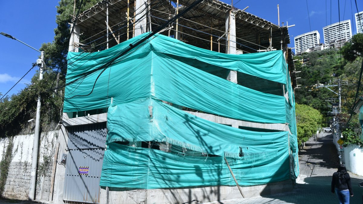 La AMC colocó el sello de suspensión en la obra que fue retirado. En abril, el Ministerio lo colocó nuevamente.