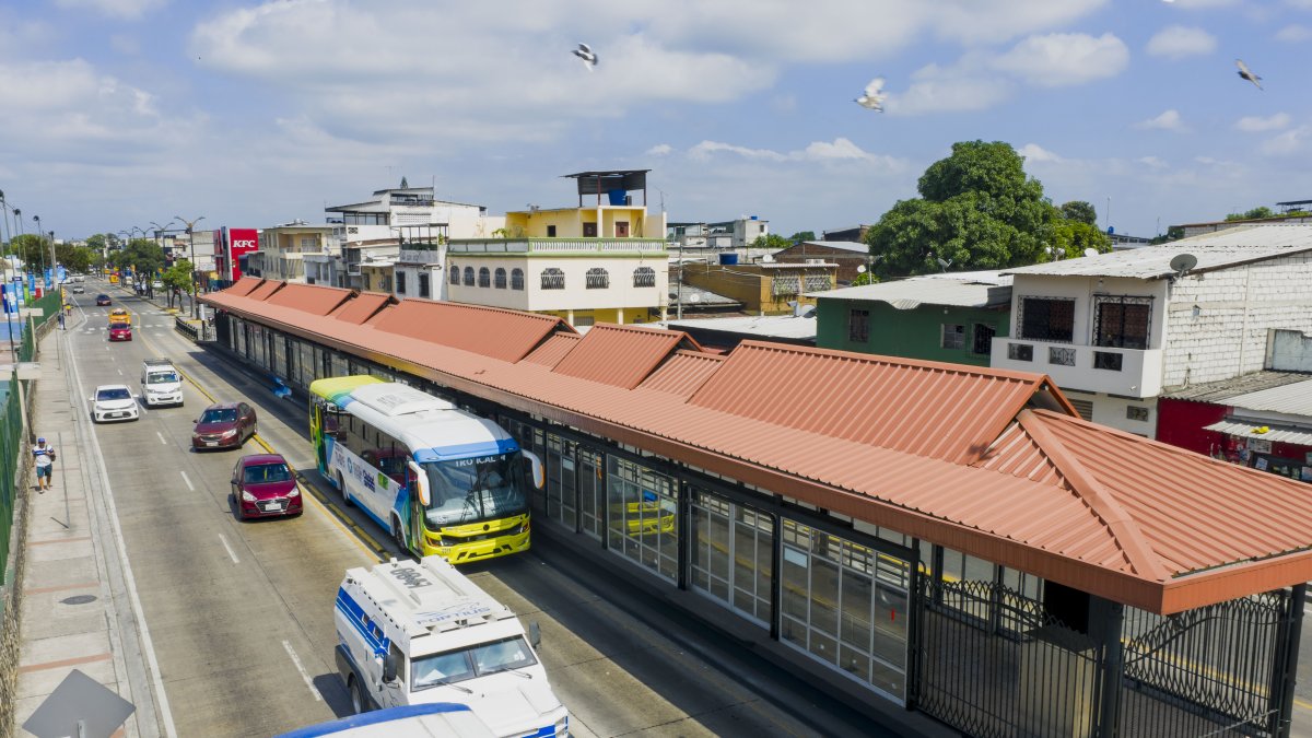 Por el momento, tres rutas alimentadoras reemplazarán a seis líneas de buses.