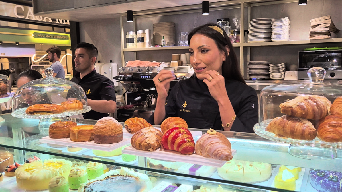 Nicole Pastry Arts:Nicole Suárez fusiona técnica europea con ingredientes locales en creaciones llenas de sabor.