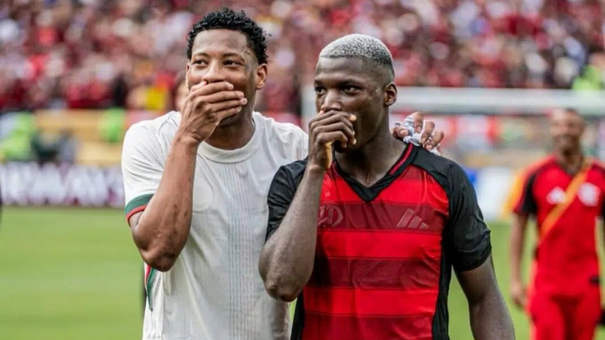 Gonzalo Plata (i) junto a Moisés Caicedo. Se reencontraron en el Mundial de Clubes.