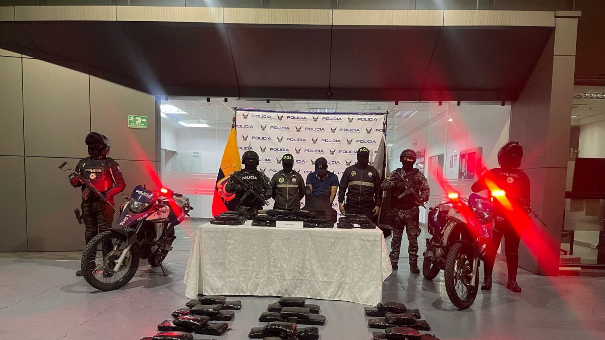 Durante  patrullaje preventivo en Calderón, norte de Quito, se aprehendió a un ciudadano por tenencia de sustancias catalogadas sujetas a fiscalización.