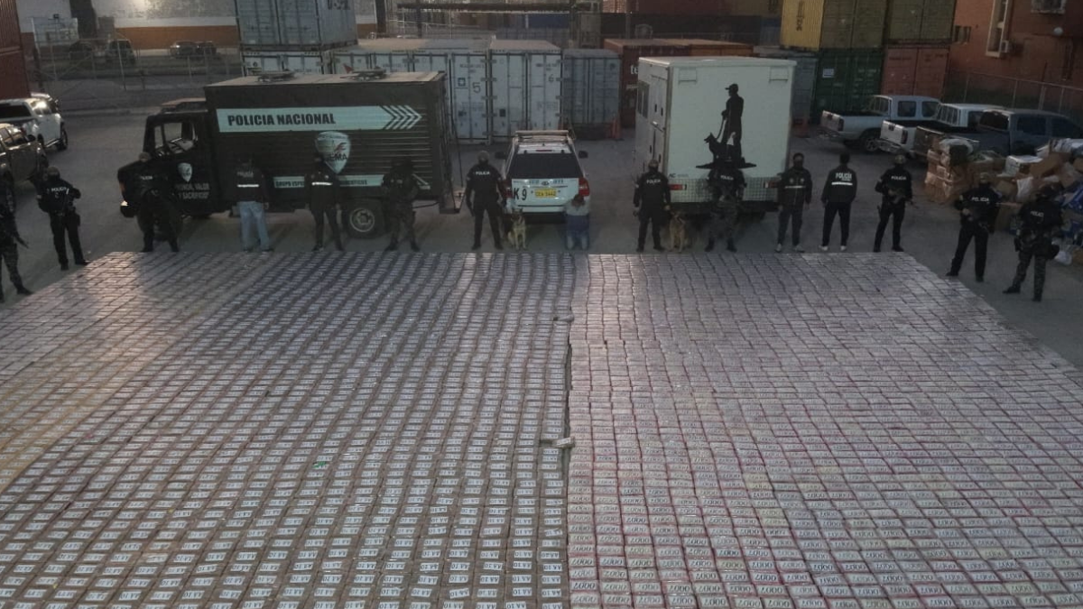 La Policía Nacional incautó las dosis de droga en Guayaquil.