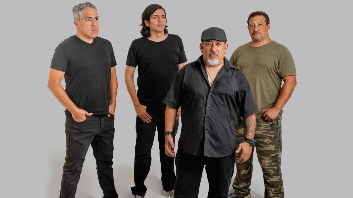 Sus integrantes son Marco Paucar (guitarra y voz), Anthony Ayora (bajo y coros), Julio Salame (guitarra) y Gabriel Ávila (batería y coros).
AG-Expresiones
