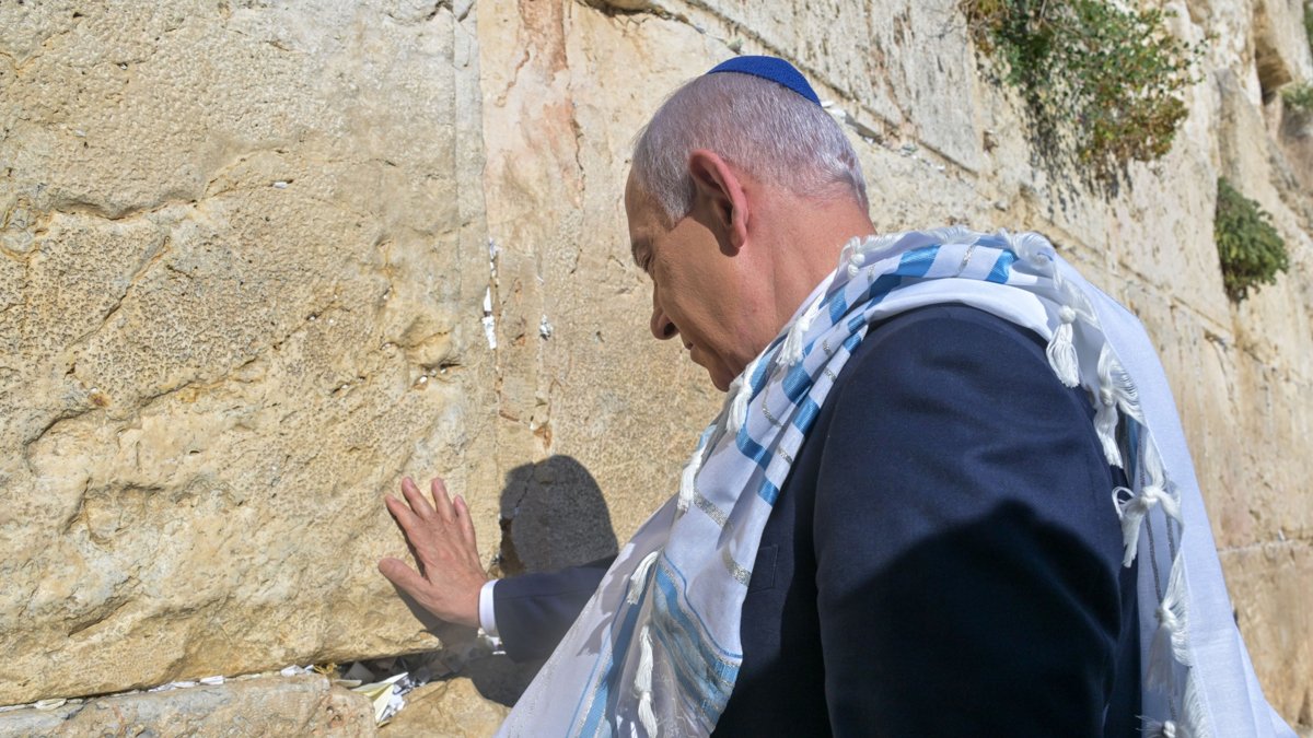 El primer ministro israelí, Benjamín Netanyahu, ofreció este domingo una 