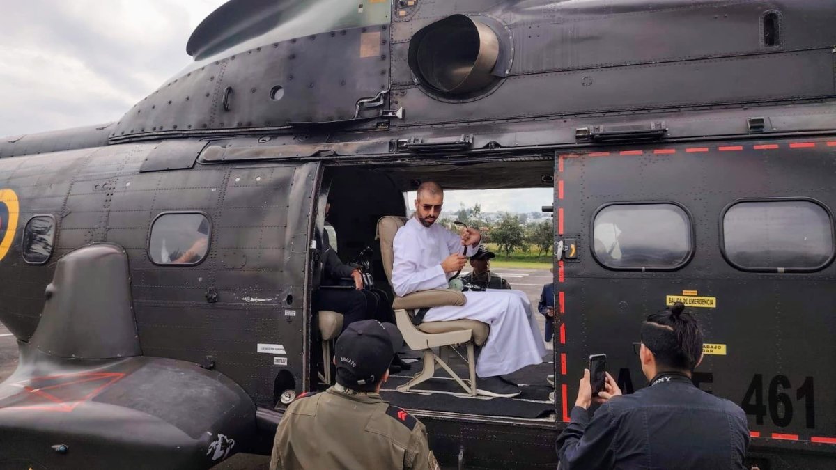 Omar Sultan Al Olama, ministro de Estado de Inteligencia Artificial, de Emiratos Árabes Unidos, en el recorrido en Urcuquí, en Imbabura.