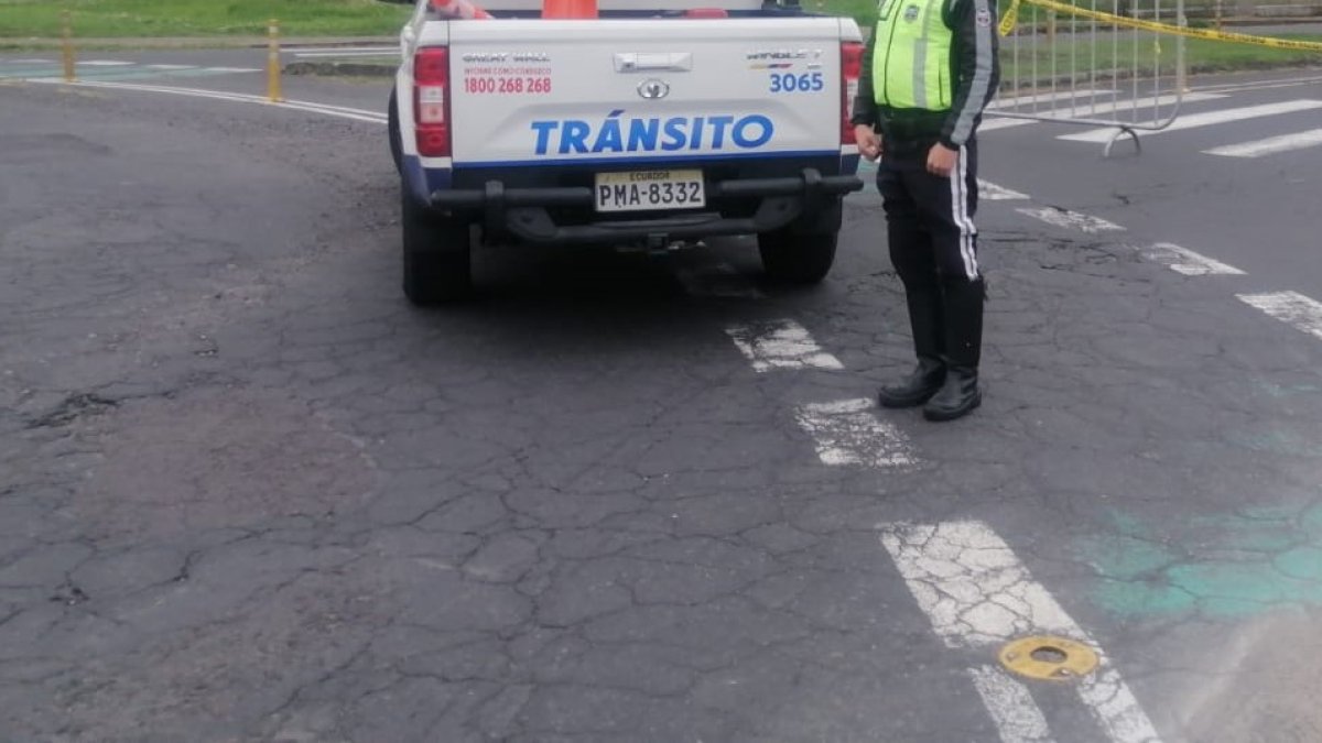 Los agentes de la AMT suspendieron el paso en uno de los carriles, tras el choque sobre el antiguo puente del río Chiche.