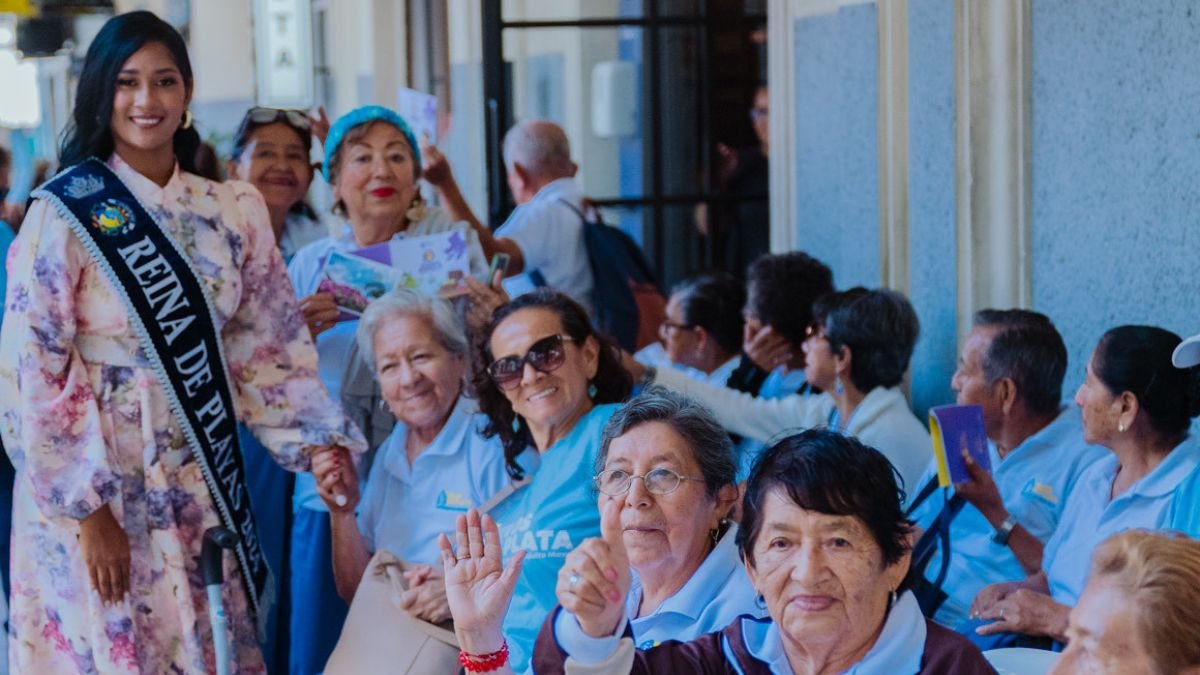 Una actividad entre las reinas de Guayaquil y Playas permitió que más de 55 adultos mayores vivieran una jornada de reconocimiento, cultura y afecto intergeneracional.