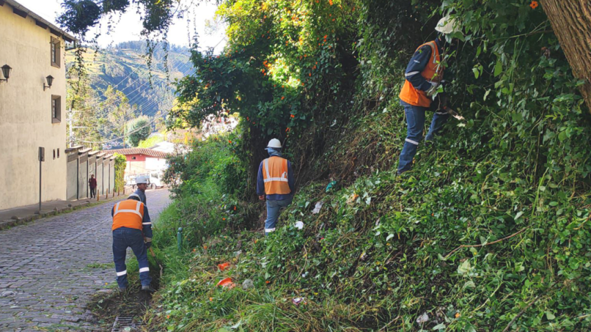 Proyecto. En el talud de la vía Camino de Orellana construirán un muro.