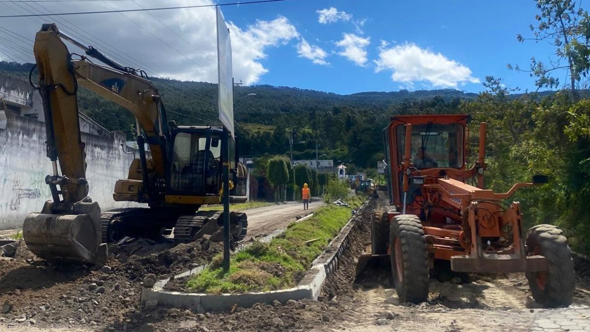 Obras. El adoquinado mejorará las vías de Amaguaña.