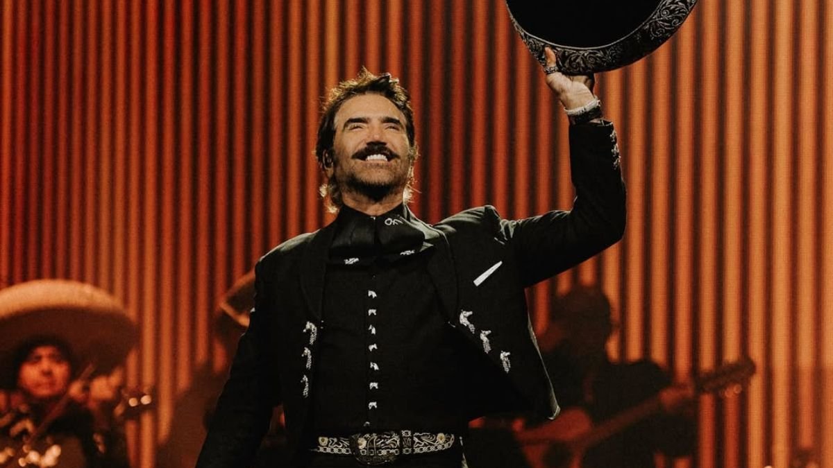 Alejandro Fernández, durante su concierto en Portland, como parte de la gira 'De Rey a Rey' en Estados Unidos