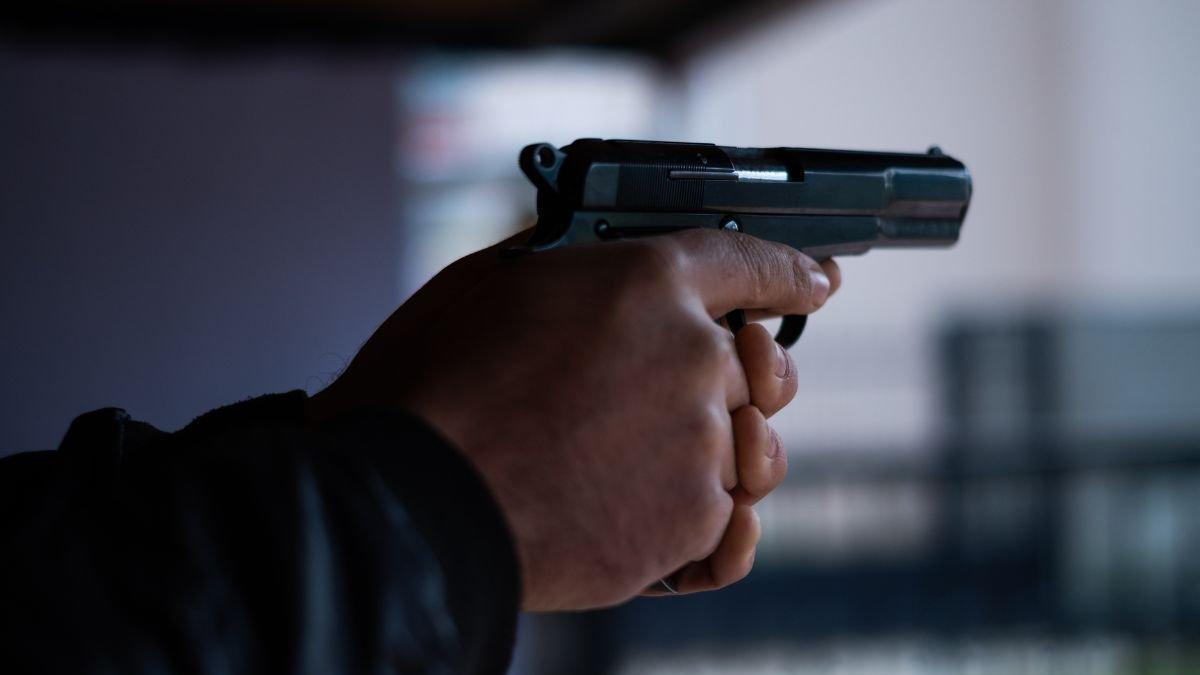 Referencial. Un grupo armado irrumpió en una casa del barrio 50 Casas, en San Rafael, y abrió fuego contra varias personas reunidas.