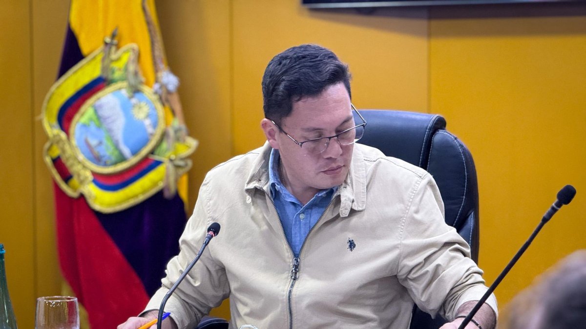 El alcalde de Cuenca, Cristian Zamora, es acusado de presunta infracción electoral.