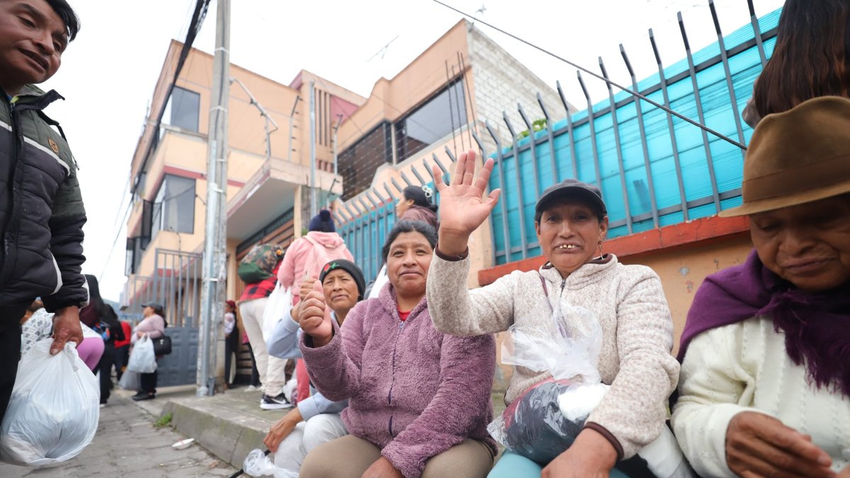Personas en situación de pobreza pueden acceder a créditos de hasta $1.320, pero dejarán de recibir el bono.