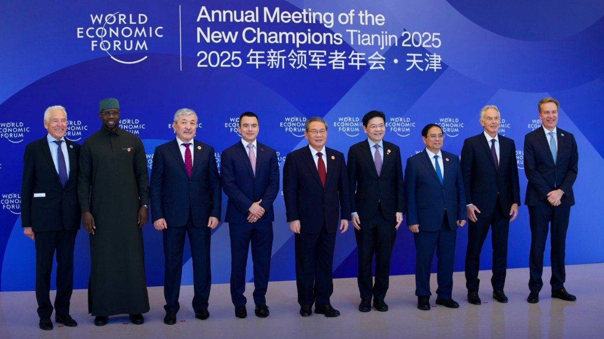El presidente Daniel Noboa participa en la foto oficial del Foro Económico Mundial de Verano, junto a líderes y empresarios globales reunidos en Tianjin