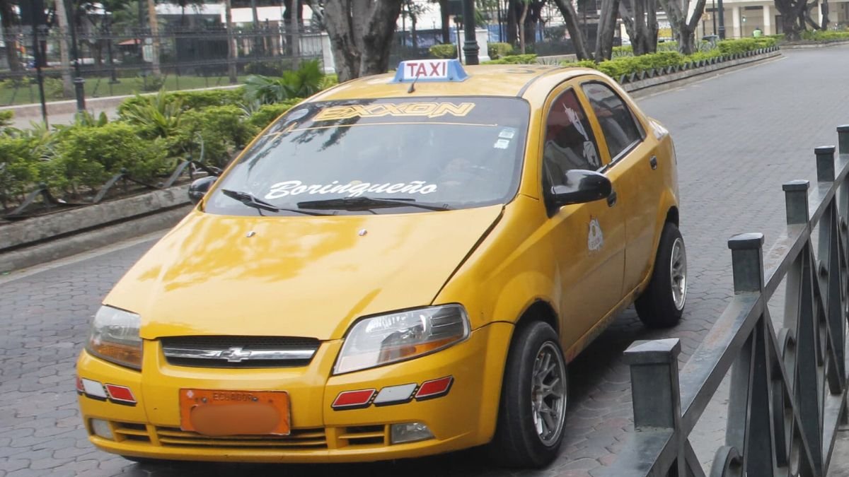 En Víctor Manuel Rendón entre 6 de Marzo y Lorenzo de Garaycoa, centro de Guayaquil, han asesinado a dos taxistas en una semana.