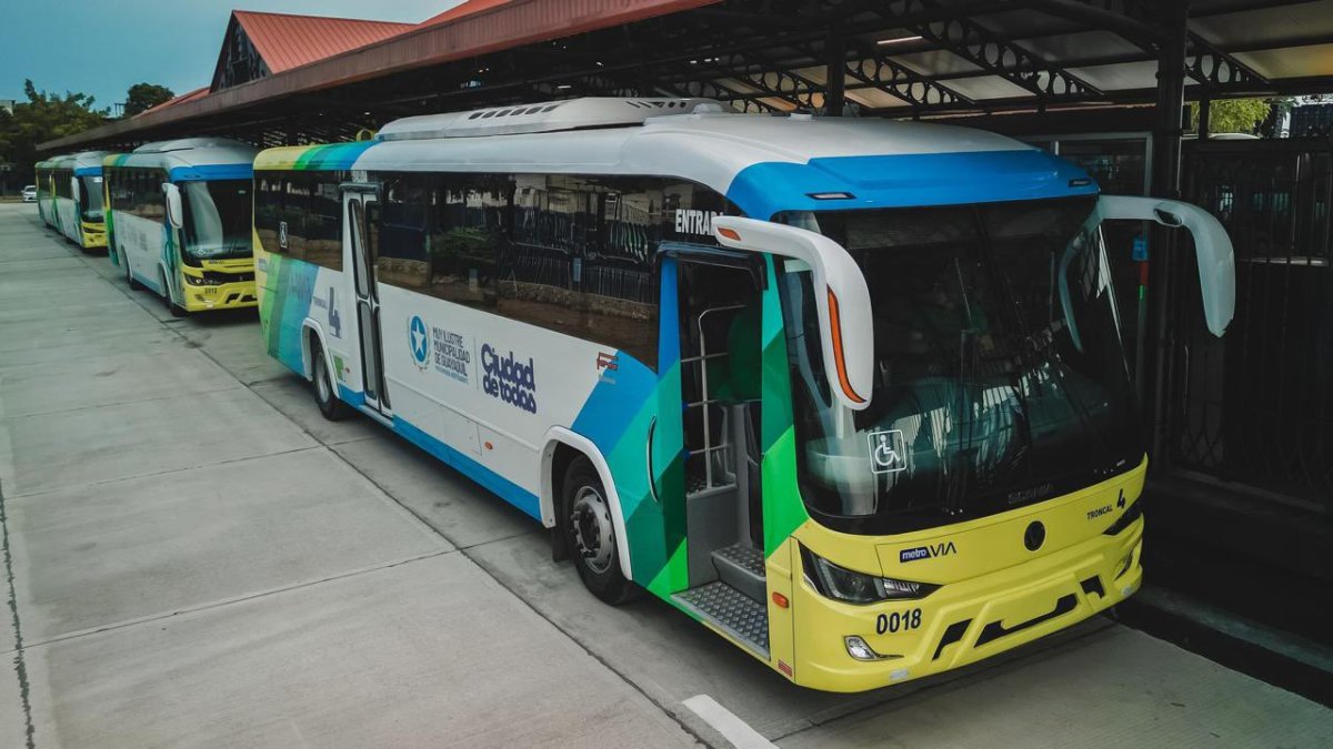 Las nuevas unidades parten desde la Estación del Batallón del Suburbio.