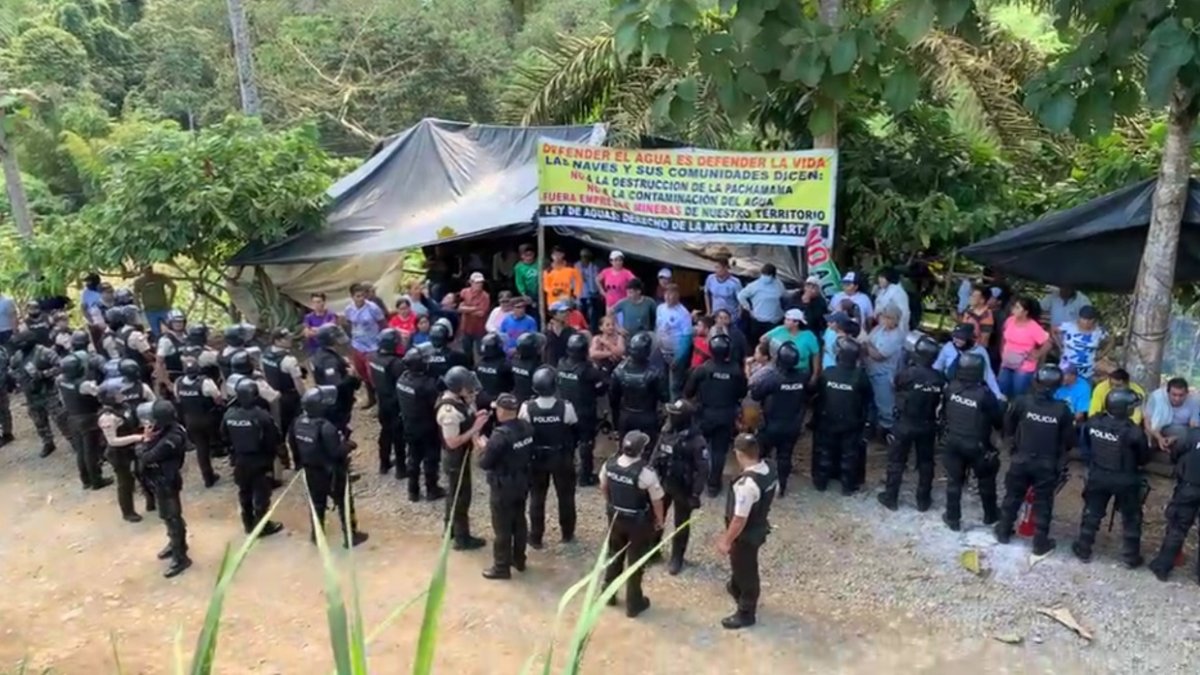 El grupo antiminero que lidera la resistencia contra el proyecto Curipamba - El Domo denunció un violento operativo militar y policial en el cantón Las Naves