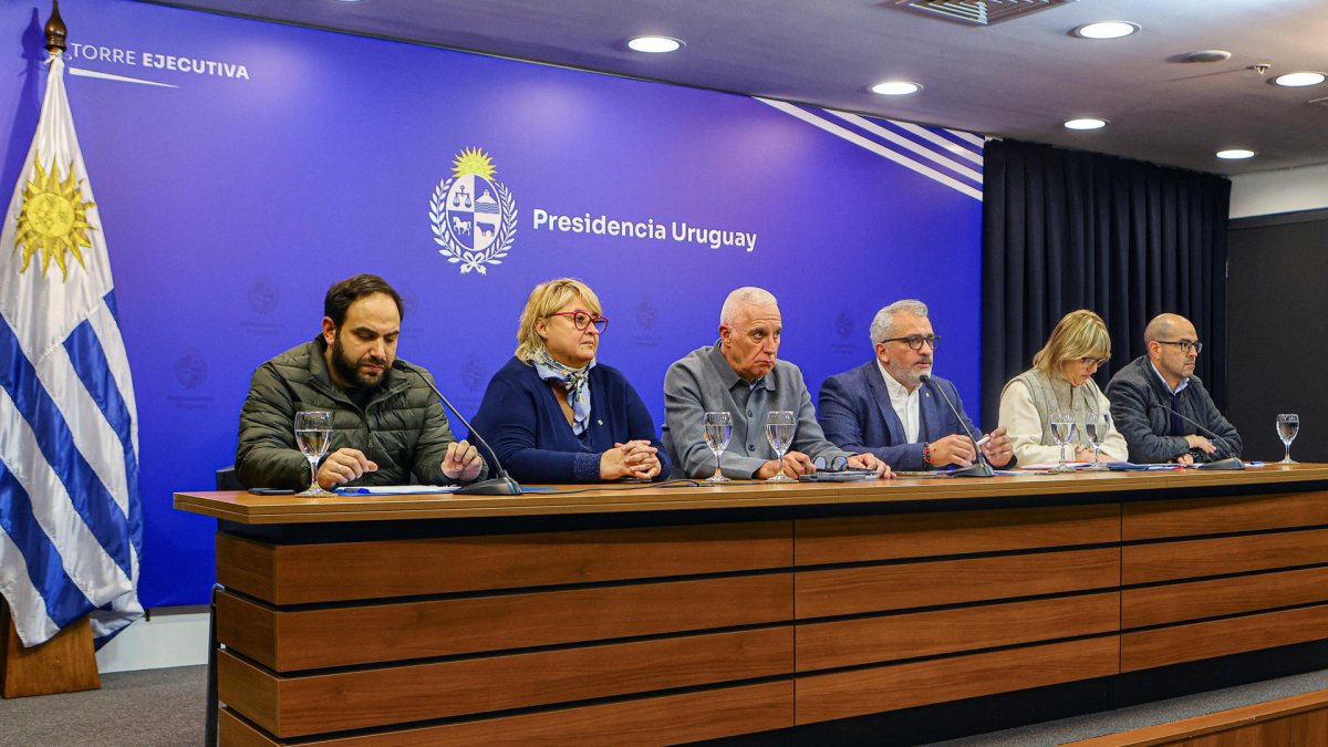 Ministros uruguayos durante una rueda de prensa, este lunes, 23 de junio de 2025 en Montevideo (Uruguay).