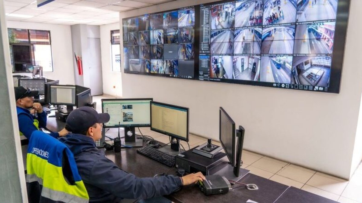 Mediante un sistema se monitorea el sistema de transporte municipal.