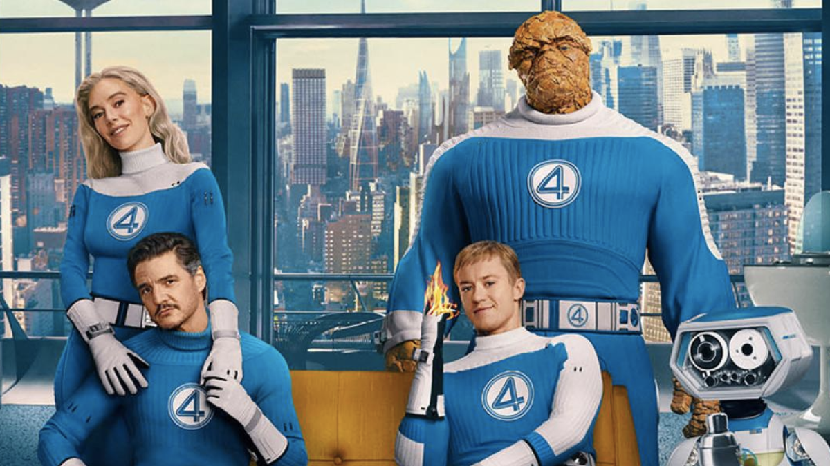 Los Cuatro Fantásticos reunidos en su emblemático traje azul retro, antes de enfrentarse a amenazas cósmicas en el tráiler final.