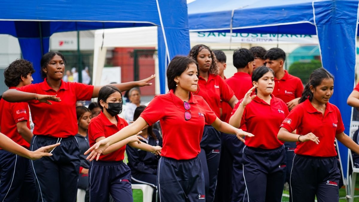 REA atiende a más de 11.500 estudiantes en zonas populares y vulnerables de Guayaquil, a través de 21 instituciones educativas.