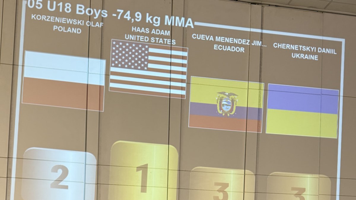 Josue Cueva (d), fue tercero en el podio mundial de Sao Paulo.