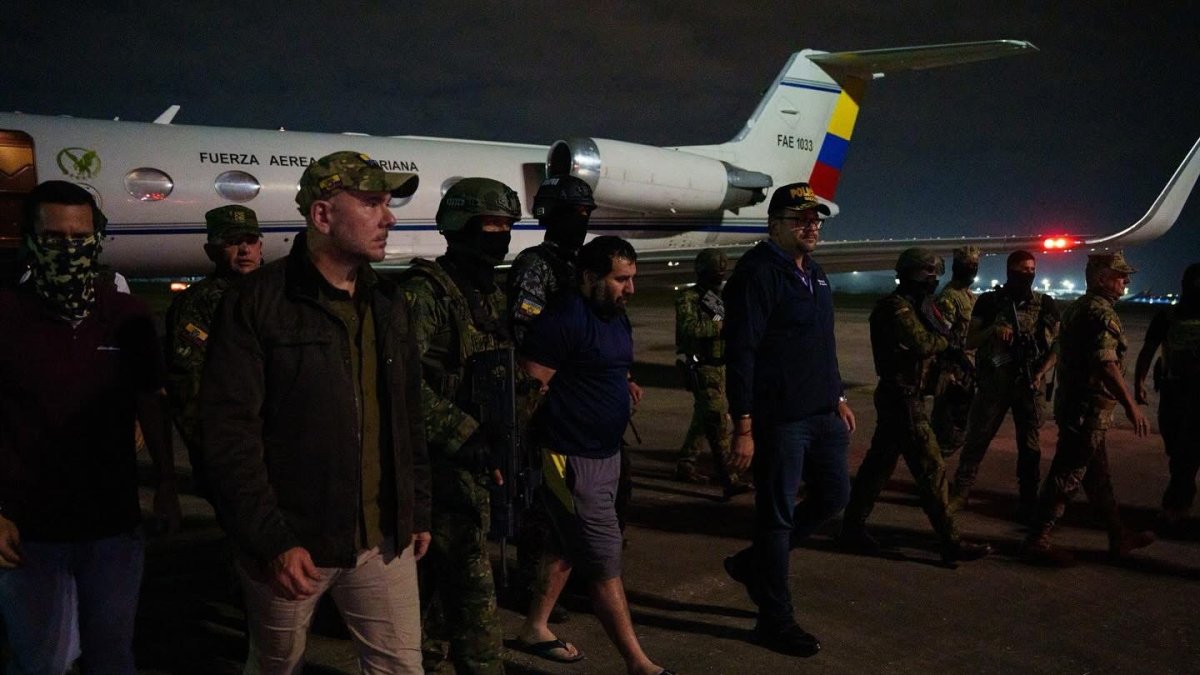 Alias 'Fito' fue trasladado desde Manabí a Guayaquil en un avión de las Fuerzas Armadas hasta la Base Aérea Simón Bolívar.