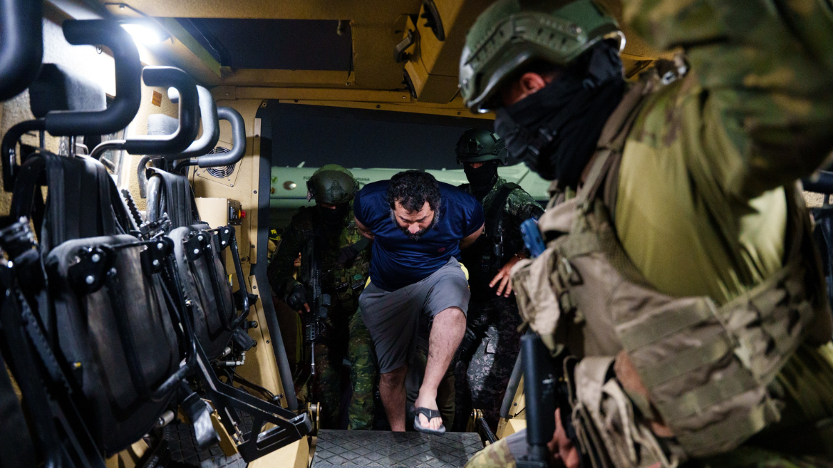 Alias Fito fue trasladado bajo fuerte resguardo militar al Centro de Rehabilitación Social La Roca, en Guayaquil.