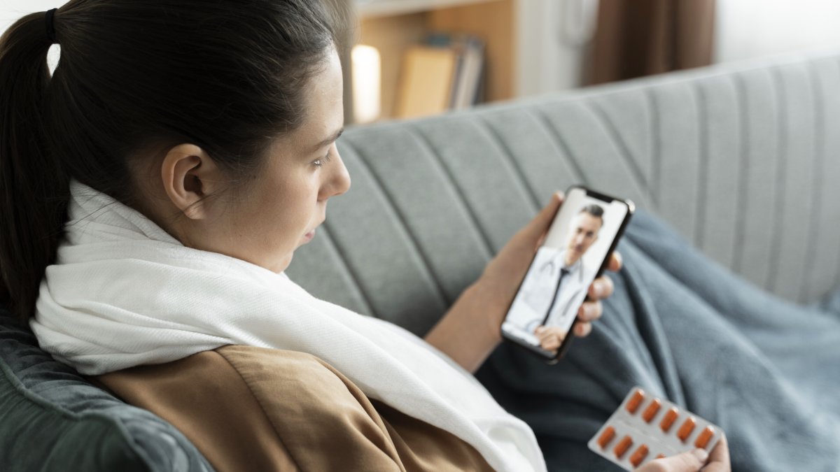 ¿Te identificas con los 'síntomas' de TikTok? Cuidado: podrías ser víctima de desinformación.