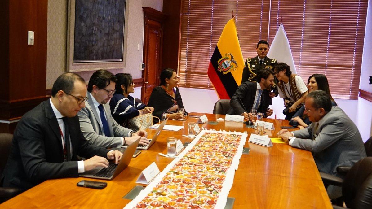 El presidente de la Asamblea Niels Olsen mantuvo una corte reunión con los jefes de las bancadas.