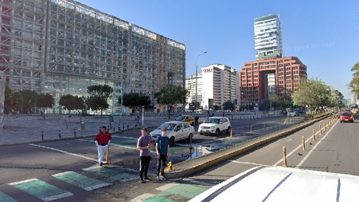 Los exteriores del edificio de la Plataforma Gubernamental, en la av. Amazonas y Villalengua, norte de Quito, será el punto de concentración de la Marcha del OrgulloOfff 2025.