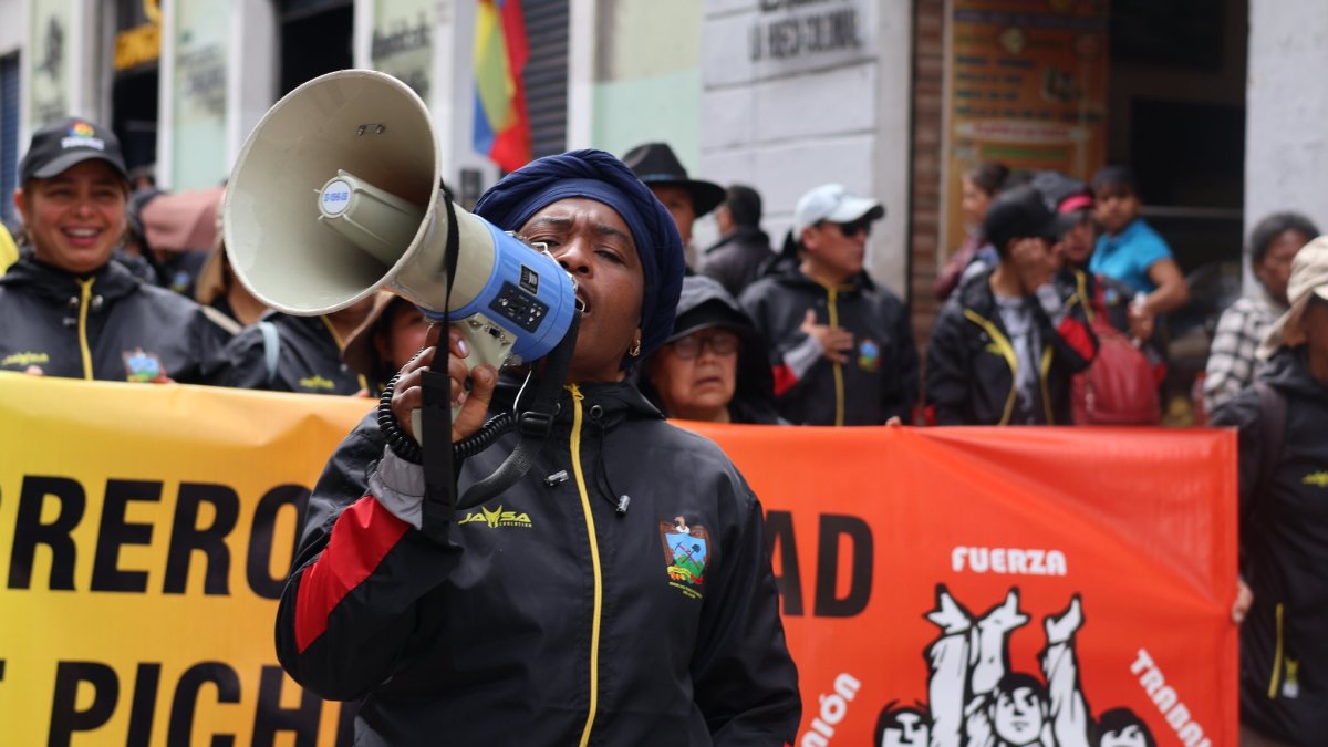 Sindicalistas y docentes demandan la inconstitucionalidad de la Ley de Integridad Pública.