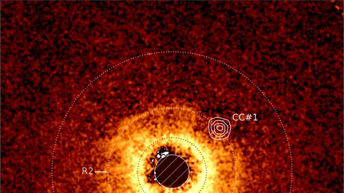 El James Webb descubre un exoplaneta desconocido hasta ahora, un gigante gaseoso pequeño.