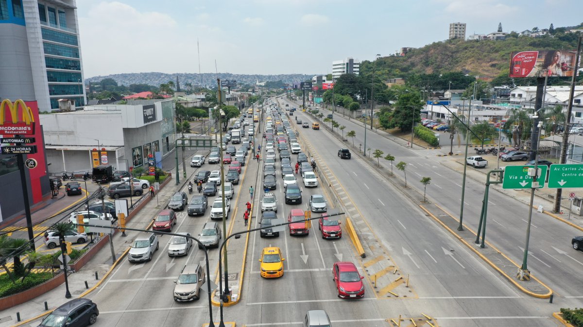 En este punto de la avenida del Bombero, el Municipio de Guayaquil prevé hacer dos pasos a desnivel.