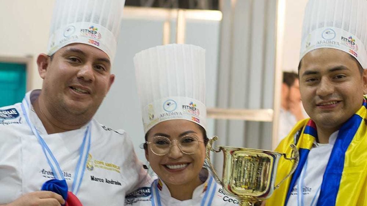 Marco Andrade, Verónica Jiménez y Cristian Salazar ganaron la copa al “Mejor Helado de América”.