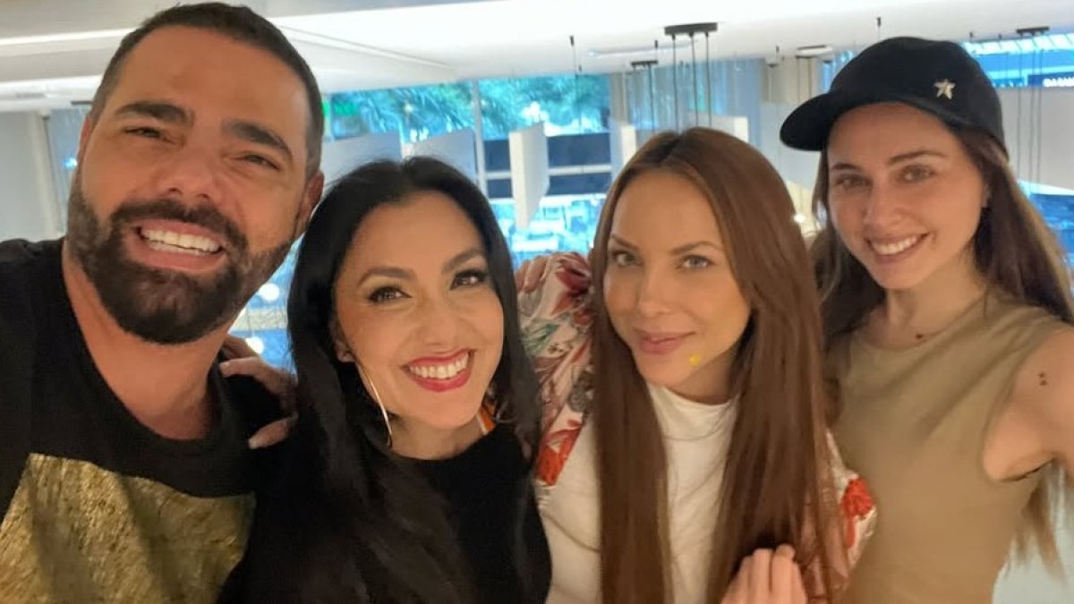Érika Vélez con sus amigos Ronald Farina, Pamela Cortés y Fiorella Solines.