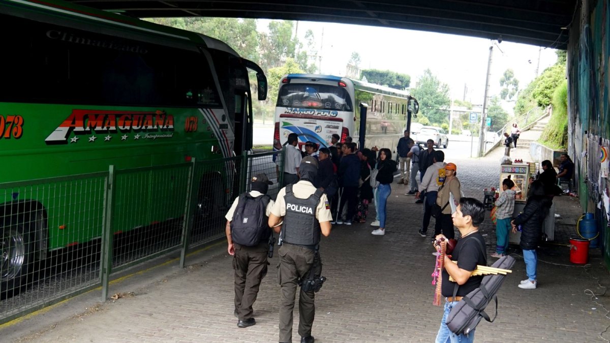 Tras varias denuncias de robos en el intercambiador de la Av. Simón Bolívar ahora hay presencia policial.
