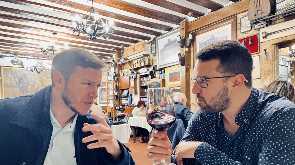 Familia. Abraham Verduga (derecha) utilizaba el usuario Espartaco en Wire para hablar con su hermano Augusto Verduga.