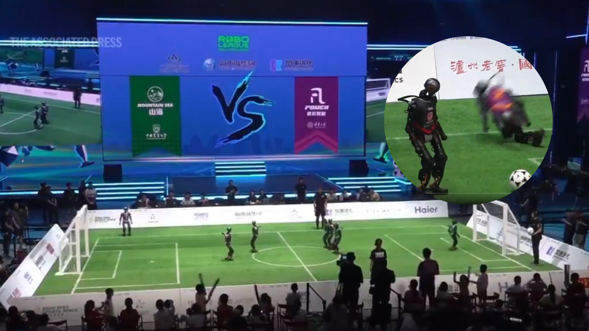 Robots humanoides disputan un partido histórico en la RoBoLeague en Beijing, integrando IA y deporte en un mismo escenario