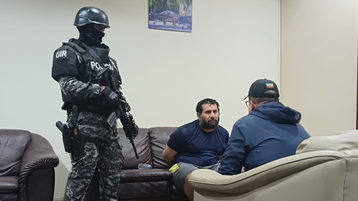 El ministro del Interior John Reimberg acudió al lugar en el que fue recapturado alias Fito el pasado 26 de junio de 2025