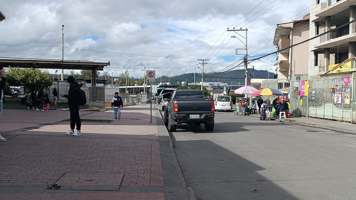 Vecinos esperan la salida de la Terminal Terrestre de Cuenca para recuperar la zona y convertirla en un lugar más habitable.