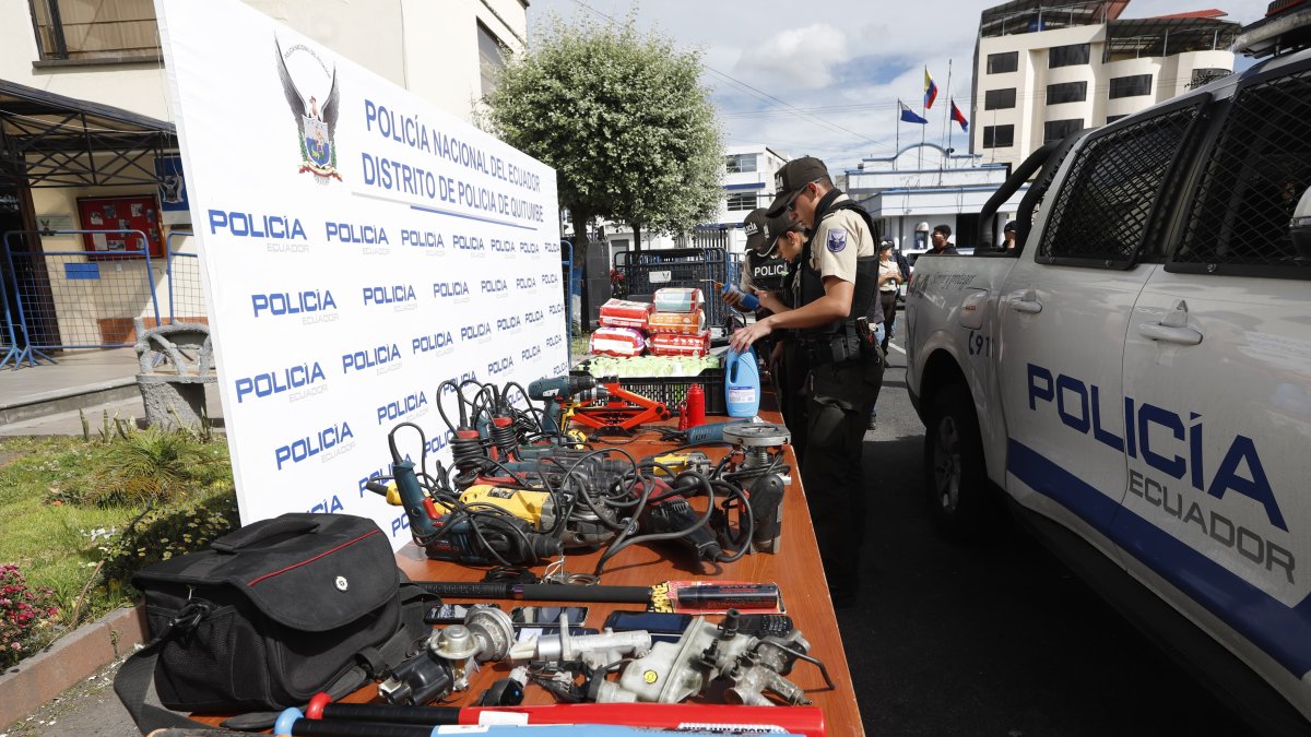 Se encontraron celulares, autopartes, relojes y hasta machetes.