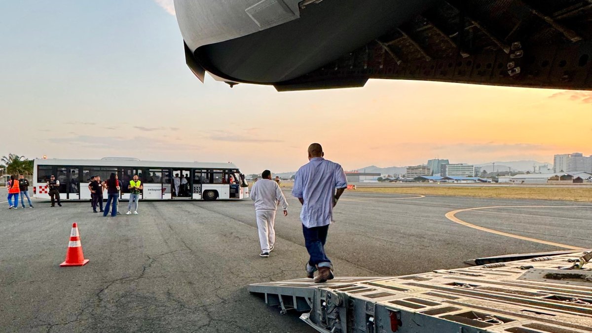 Un nuevo grupo de 80 ciudadanos ecuatorianos fue deportado desde Estados Unidos