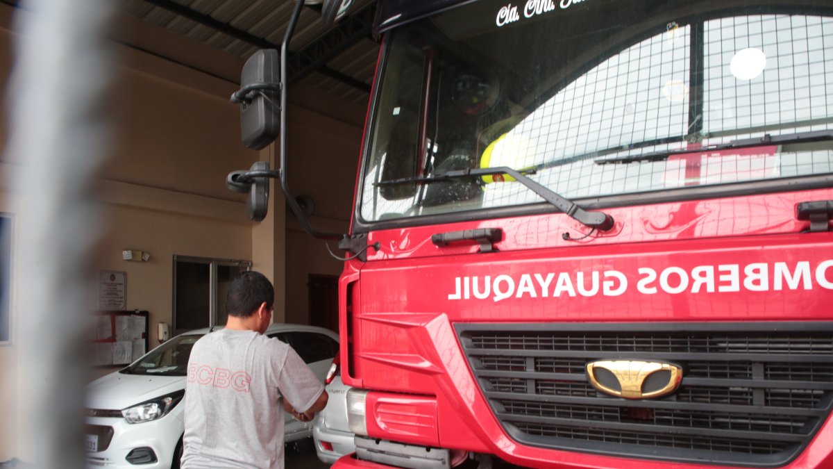 Los bomberos en Guayaquil ya han sido víctimas de ataques en los últimos meses, incluso cuando están cubriendo emergencias.