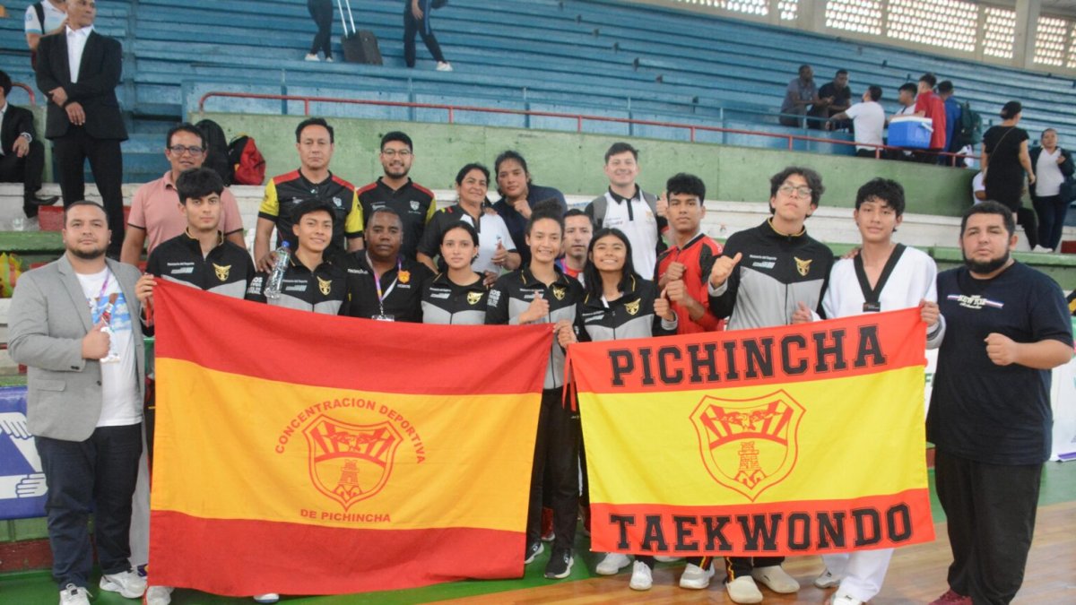 Parte de la delegación oro y grana de taekwondo coronada en Portoviejo.