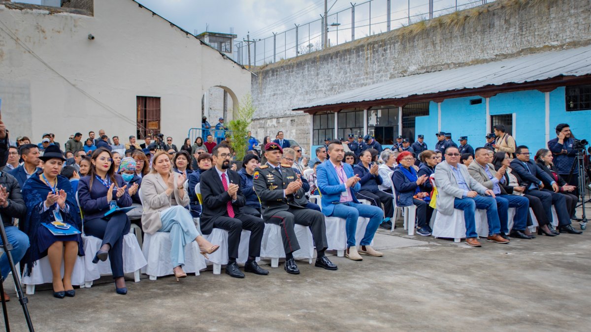 Un área de la ex cárcel de Latacunga fue regenerada para convertirse en un centro temporal de acogida.